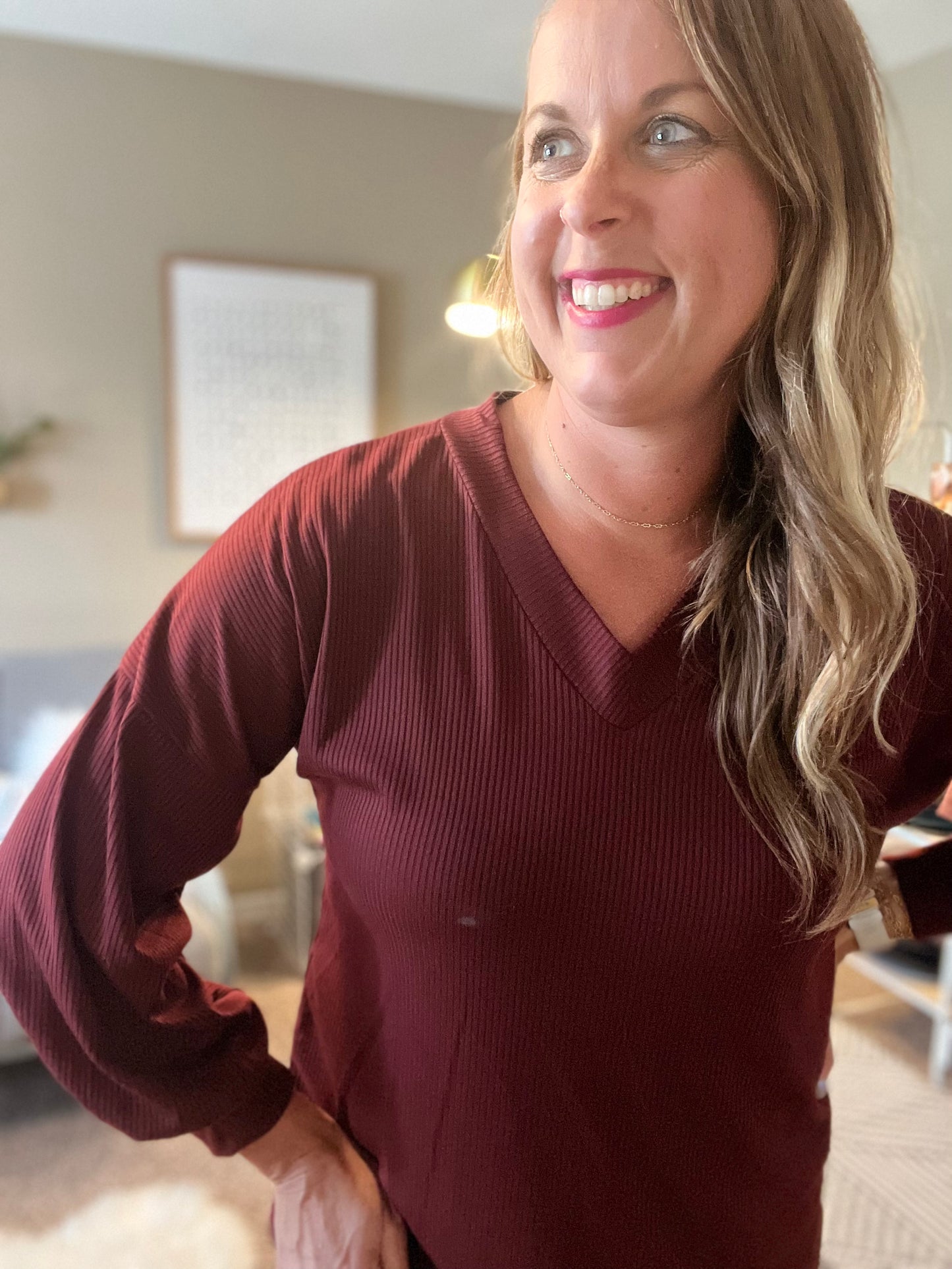 Solid V-neck tunic top wine