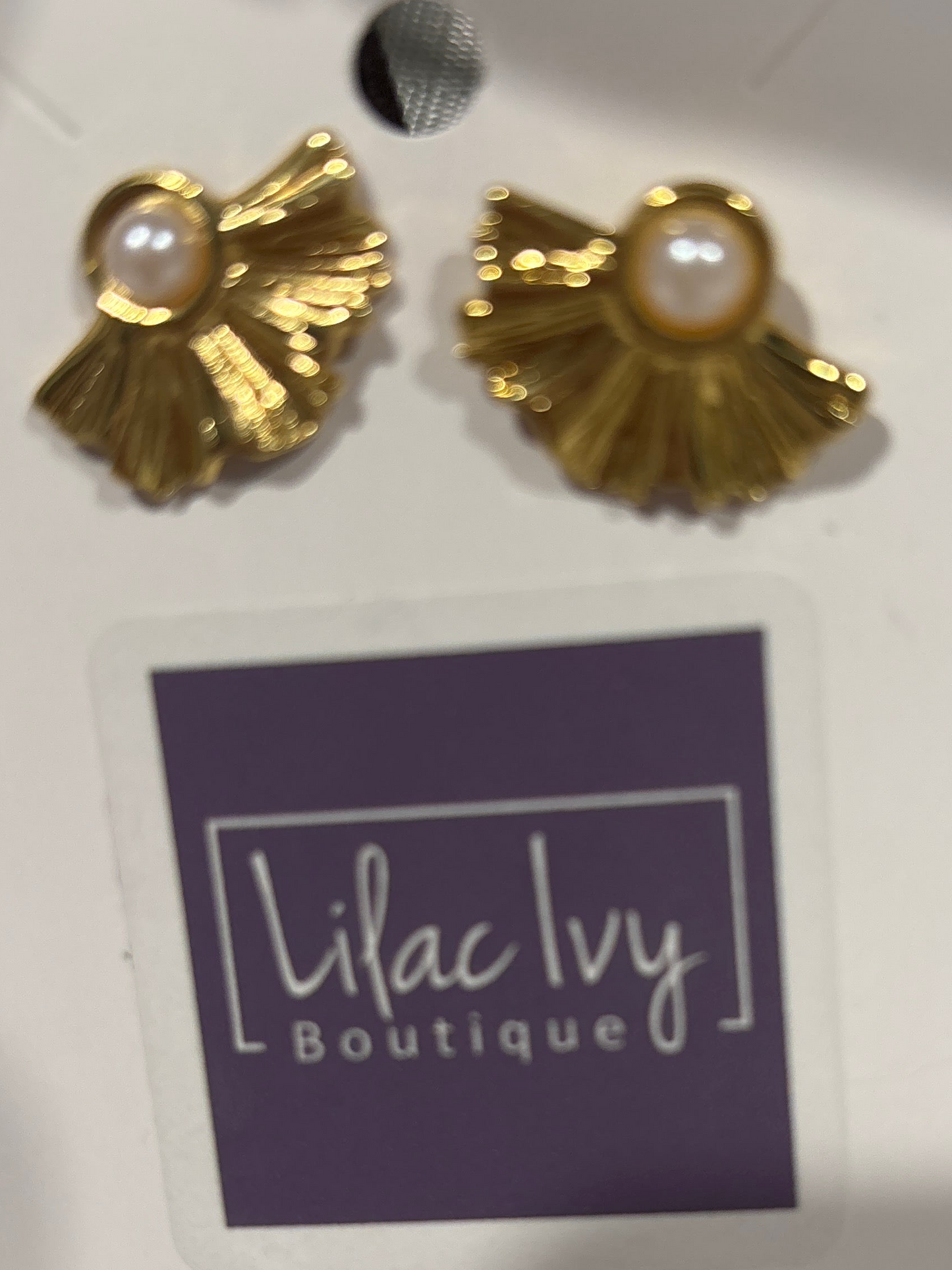 Gold fan earrings with pearl center