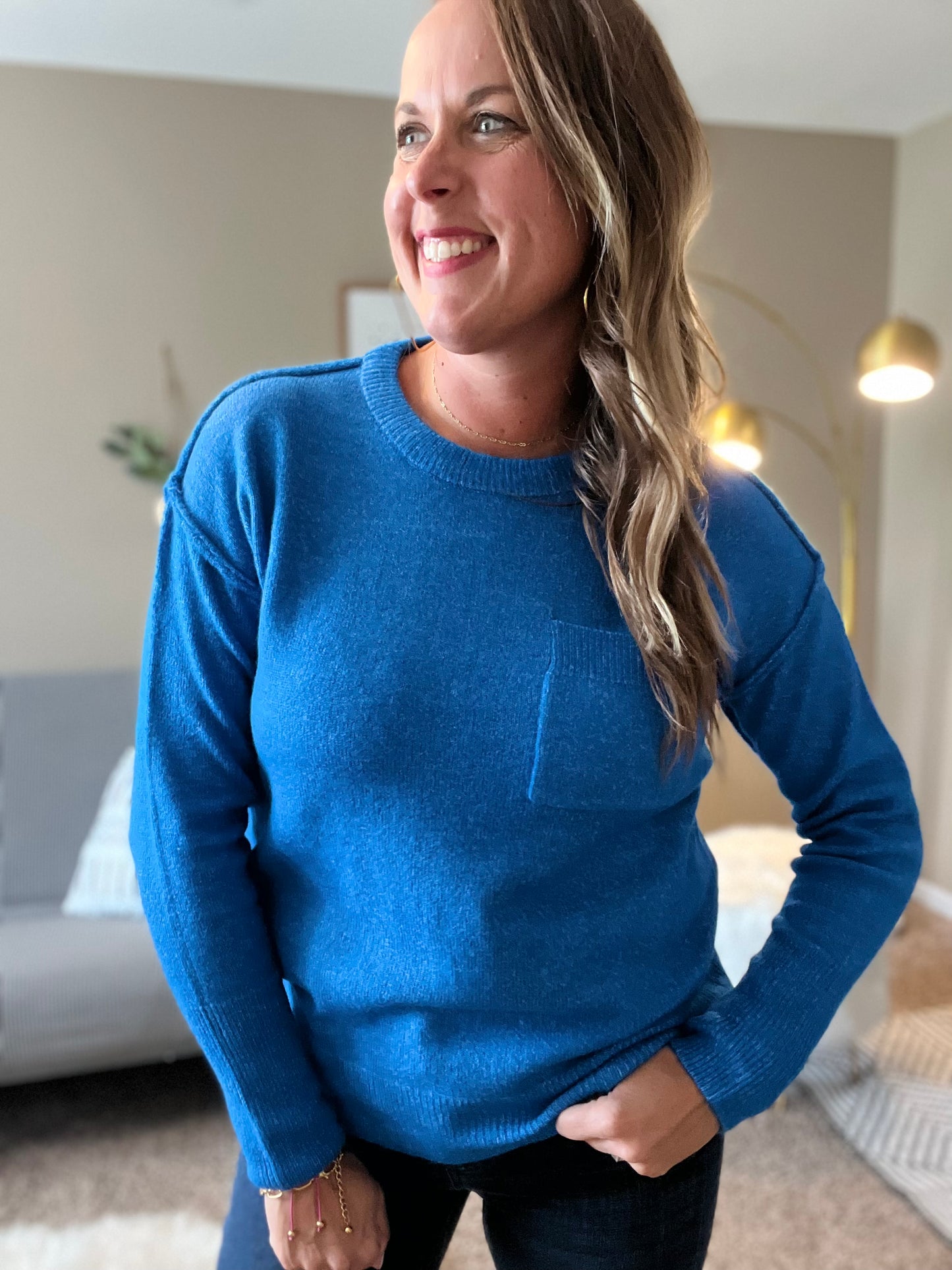 Hi-low hem round neck sweater