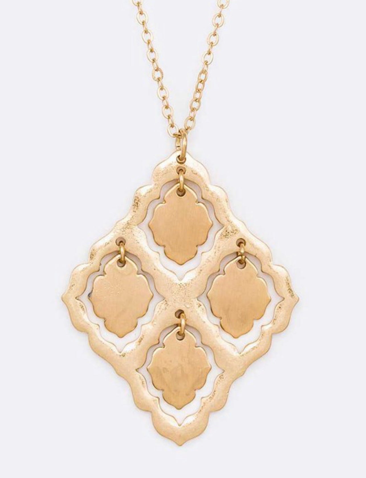 Quatrefoil fringe pendant necklace