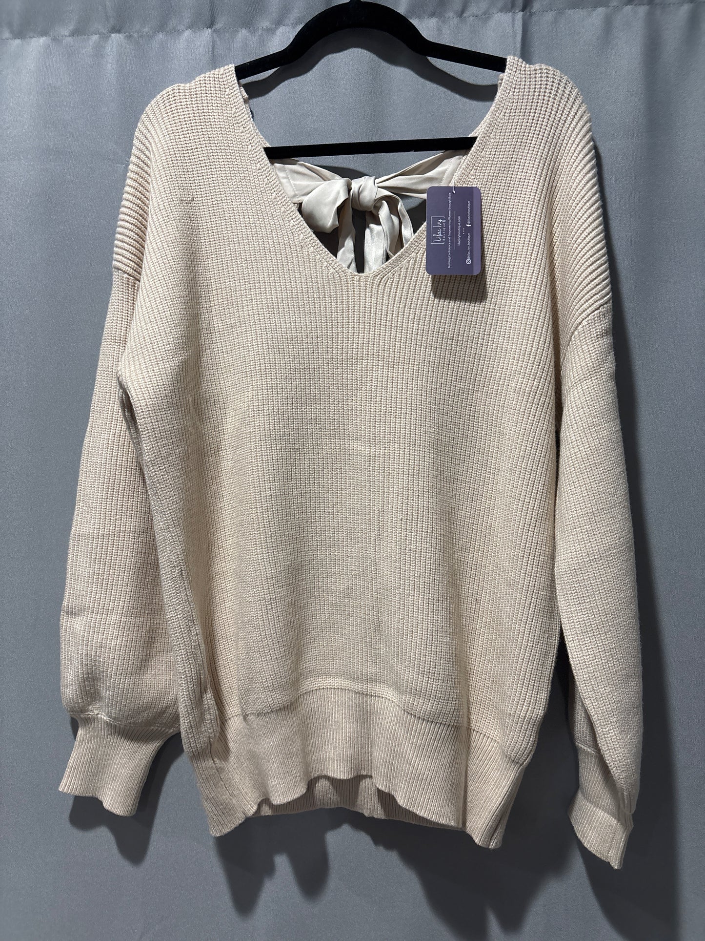 Beige V-neck sweater with tie