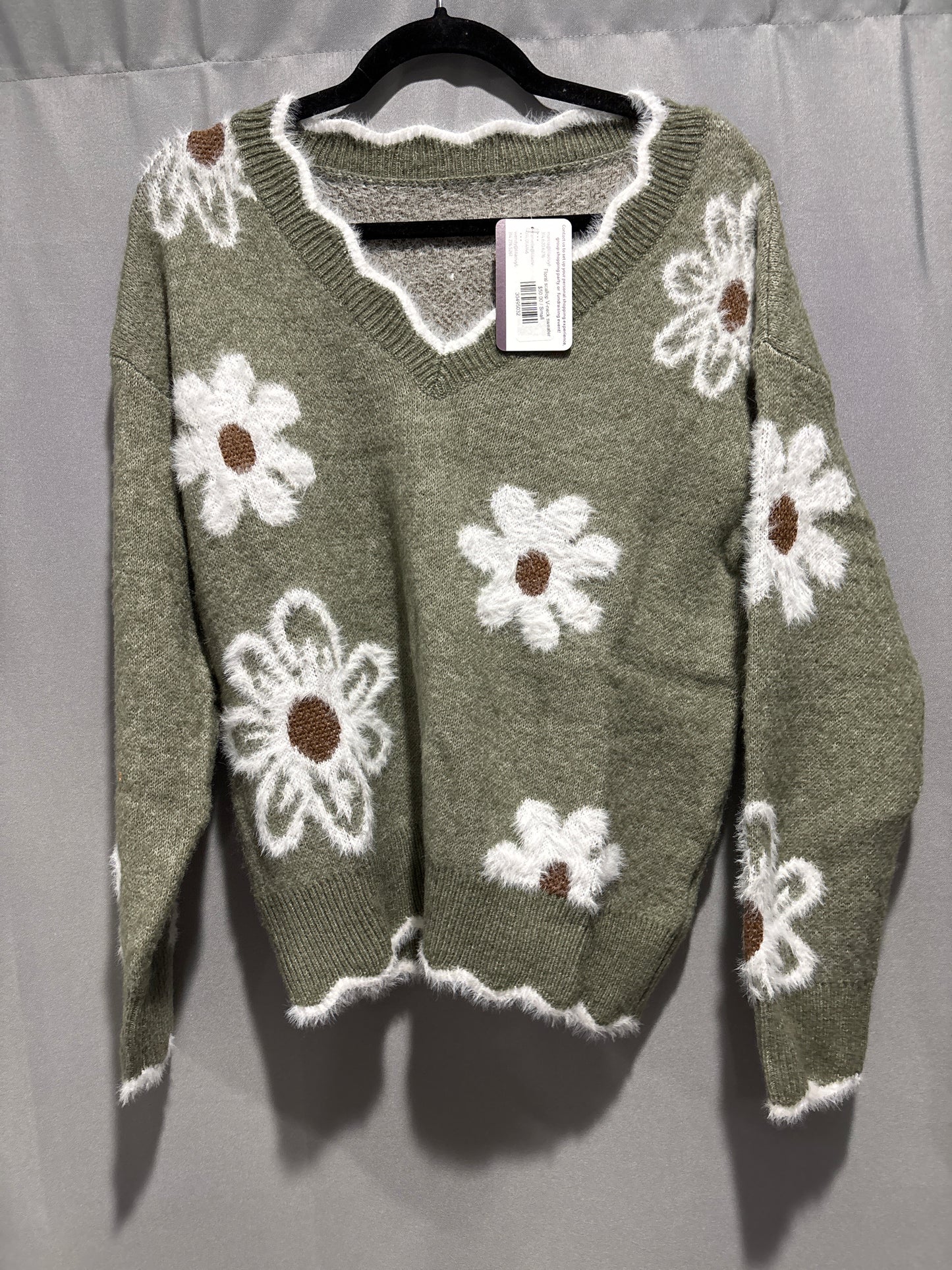 Floral scallop V-neck sweater
