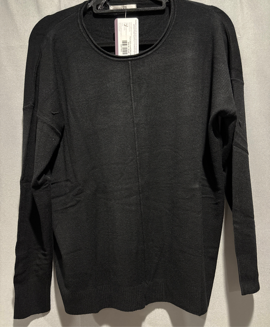 Front seam round neck sweater