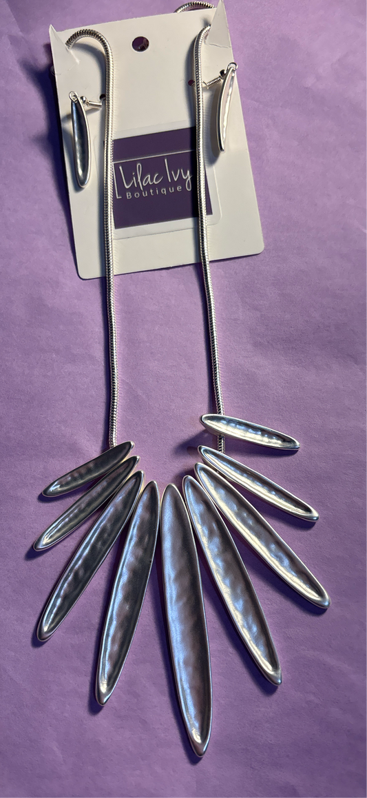 Hammered silver necklace and earrings