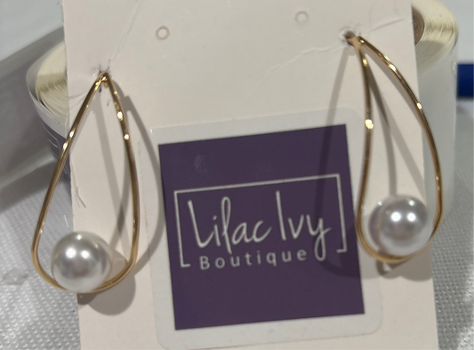 Pearl drop earrings