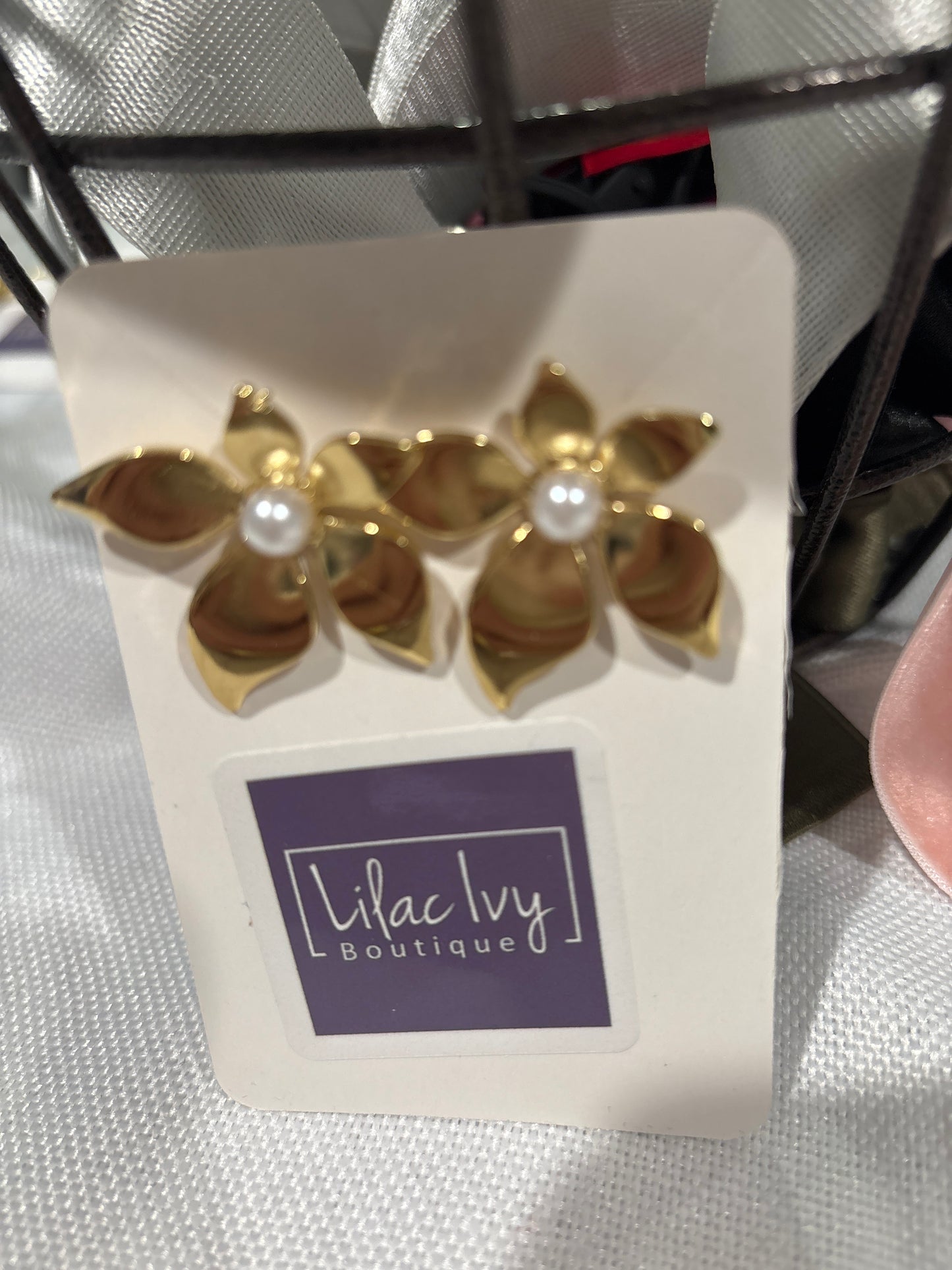 Gold flower leaves with pearl center