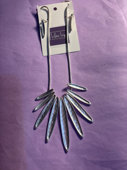 Hammered silver necklace and earrings