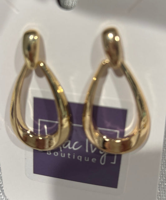 Gold oval hoop earrings