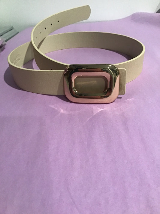 Beige belt with rectangular gold buckle