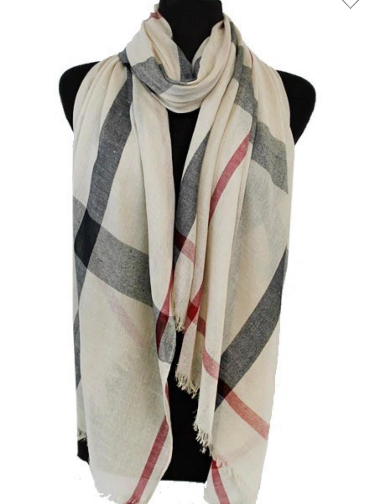 Plaid pattern scarf